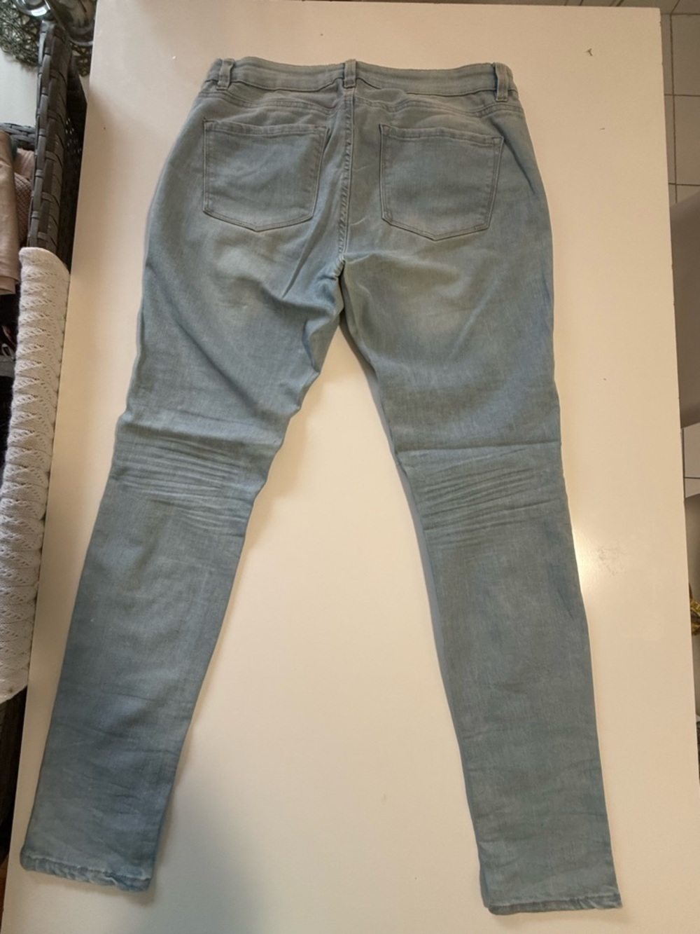 Light Wash High-Rise Skinny Jeans -Off Duty Model Aesthetic - Light Blue - Picture 3 of 9